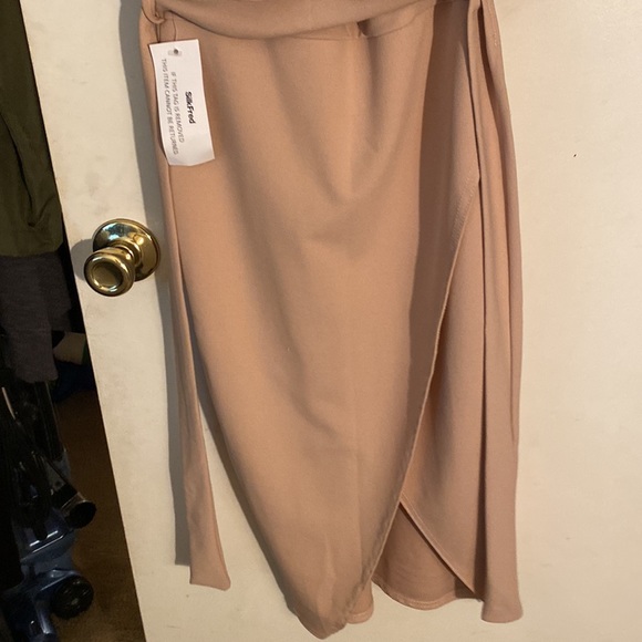 Dress - Picture 2 of 3